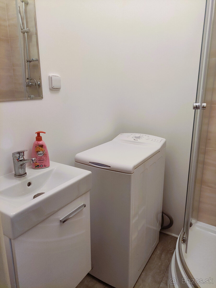 2-izbový byt s balkónom, internetom, centrum - 8