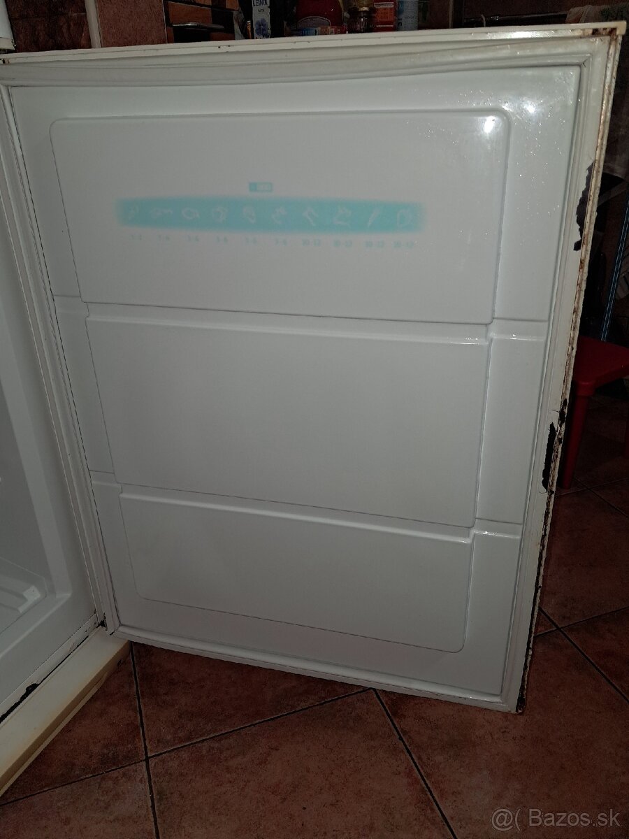 Chladnička s mrazničkou - 8