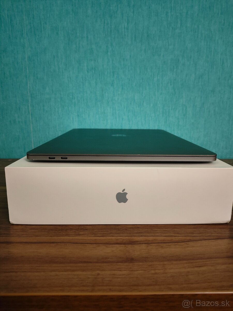 A1990 MacBook Pro i7 • 16GB • 256GB - 8