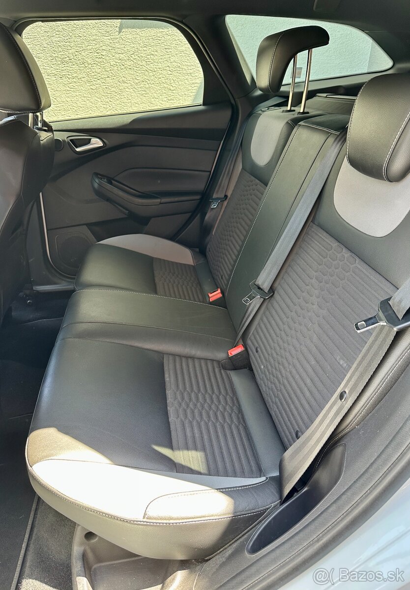 Ford Focus Combi ST • 155 000 km • 1. majitel • TOP STAV - 8