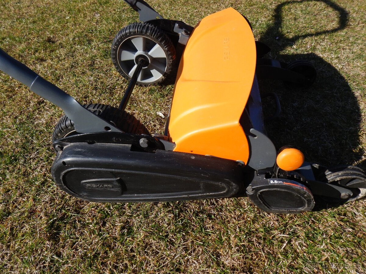 vretenová kosačka FISKARS StaySharp Max - 8