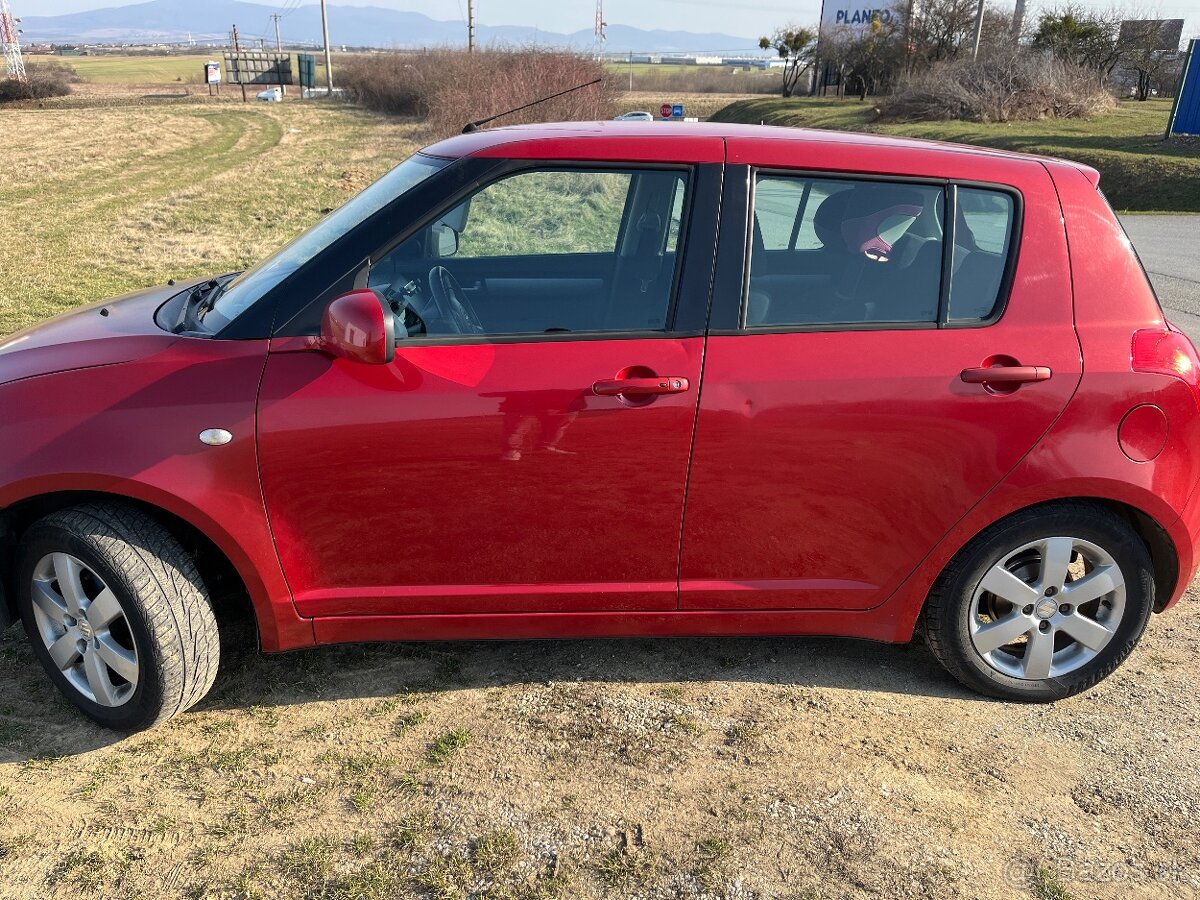 Predám Suzuki Swift 1.3 benzín r.v 2007 - 8