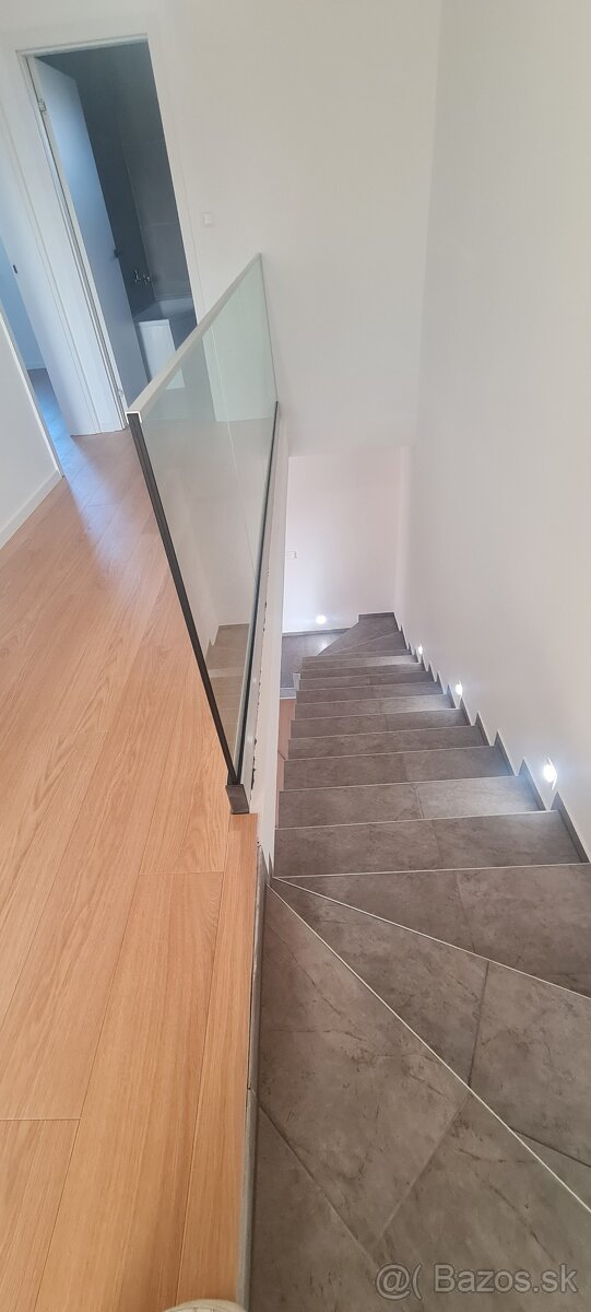 REKONŠTRUKCIA -5 IZB. RODINNÝ DOM, ŽILINA-DVOJGARÁŽ, 402m2 - 8