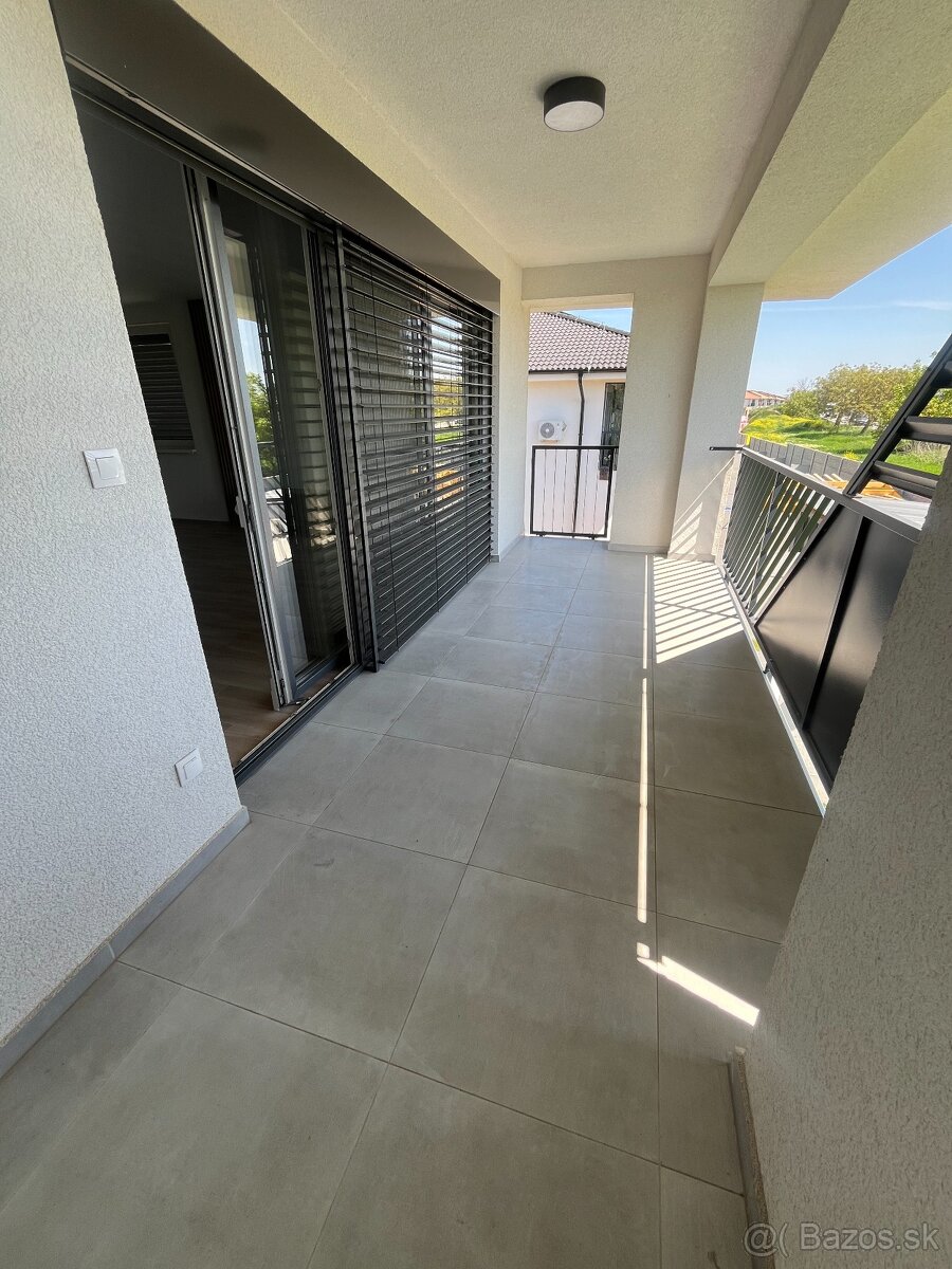 3 izb. byt s vlastným pozemkom + 2 parkovacie miesta - 8