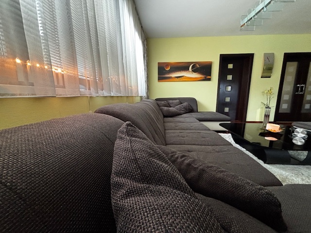 VEĽKÁ SEDACIA SÚPRAVA S TABURETKOU - 8