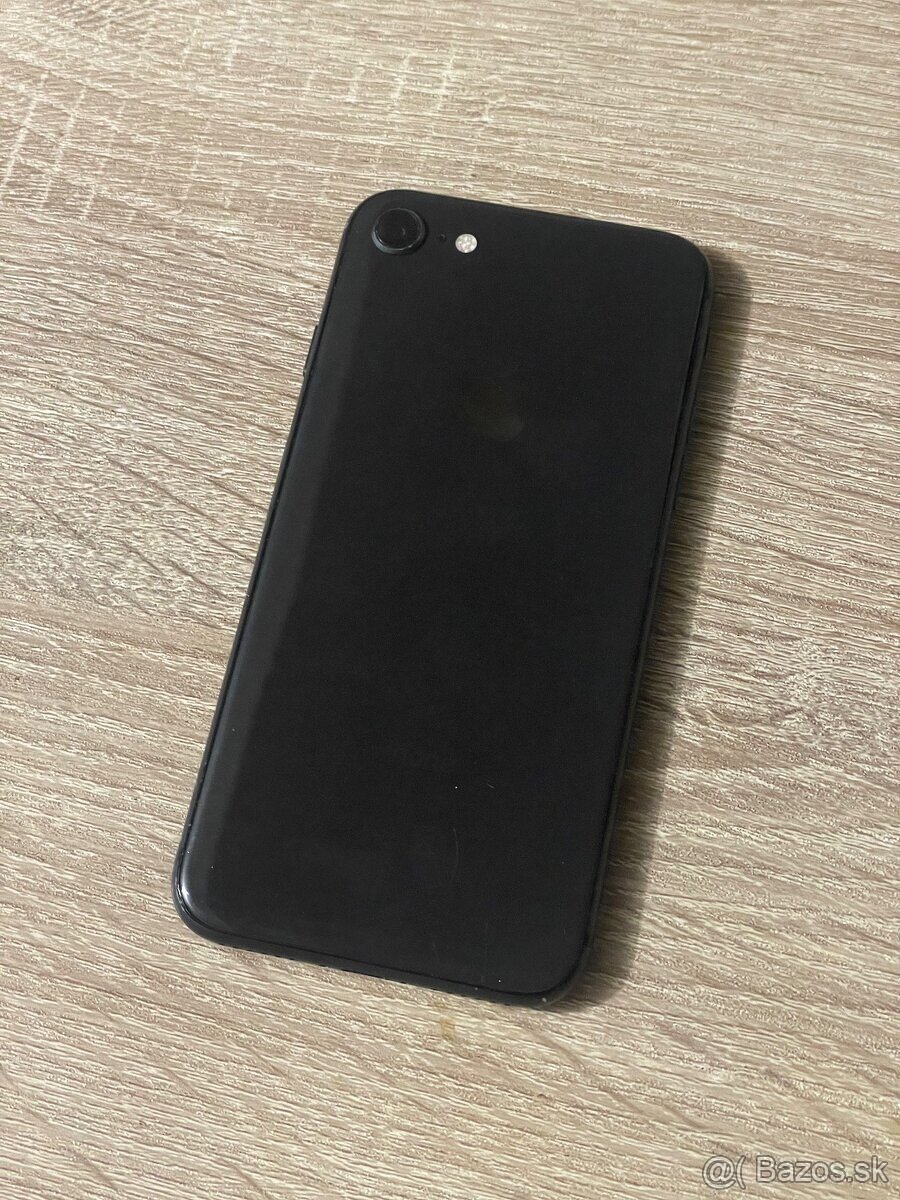 iPhone 8 / 128GB Black Pekný stav - 8
