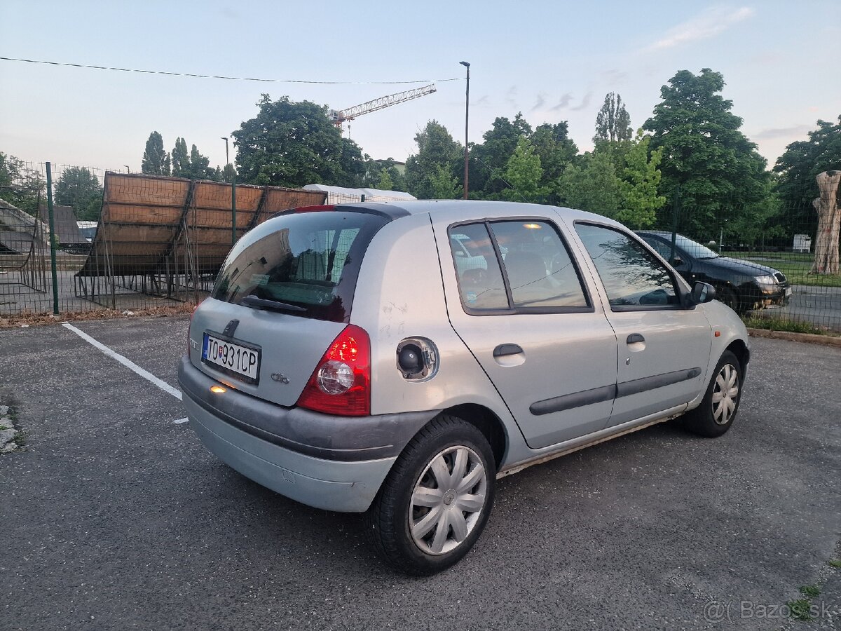 Renault Clio - 8