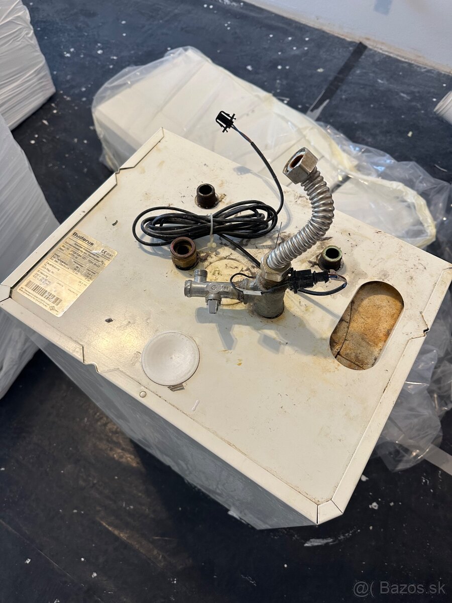 Kotol so zásobníkom Buderus - 8