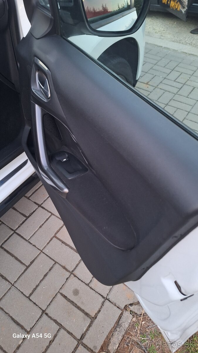 Peugeot 2008 1.2 - 8