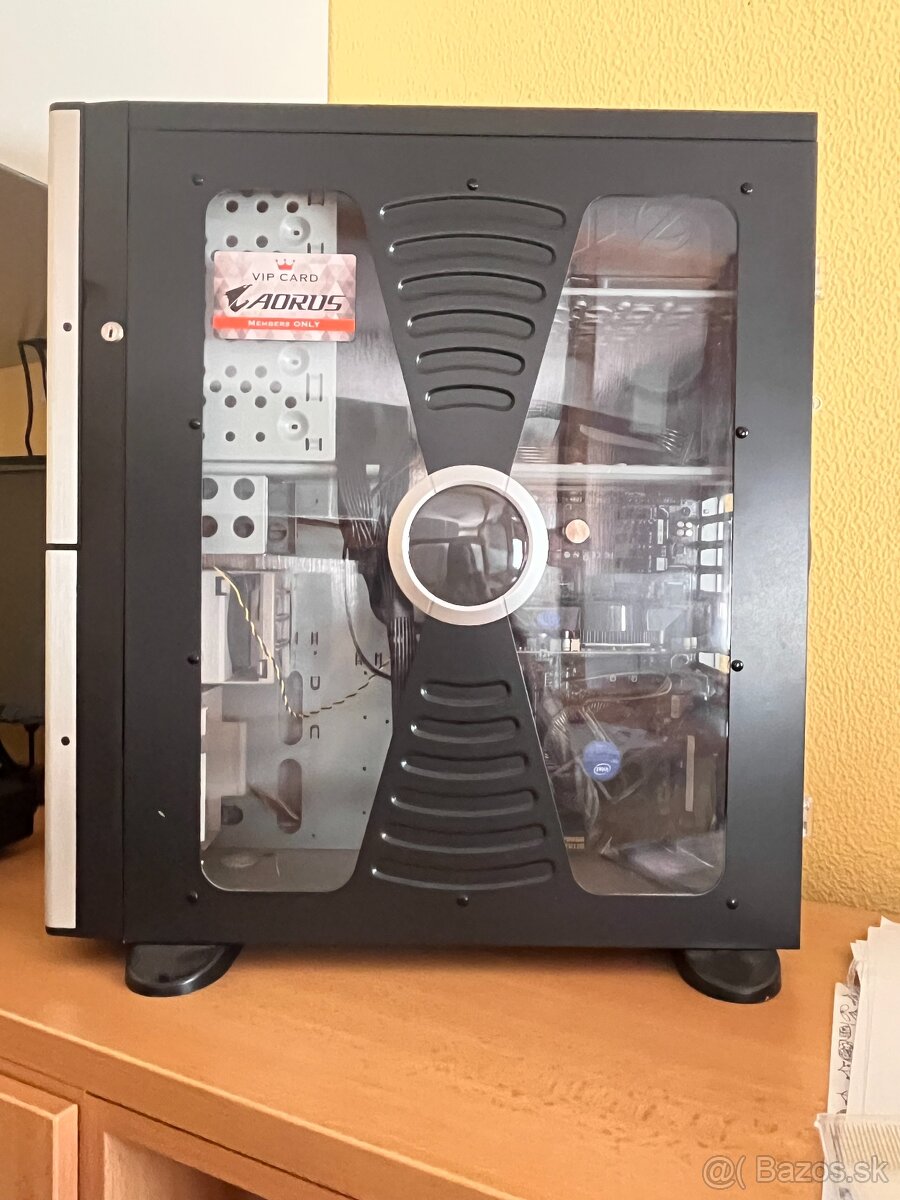 Počítač značky Aorus - 8