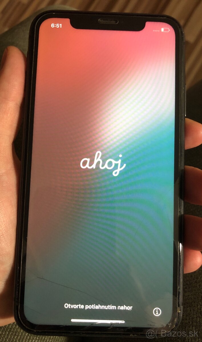 Predám iPhone 11 64GB - 8