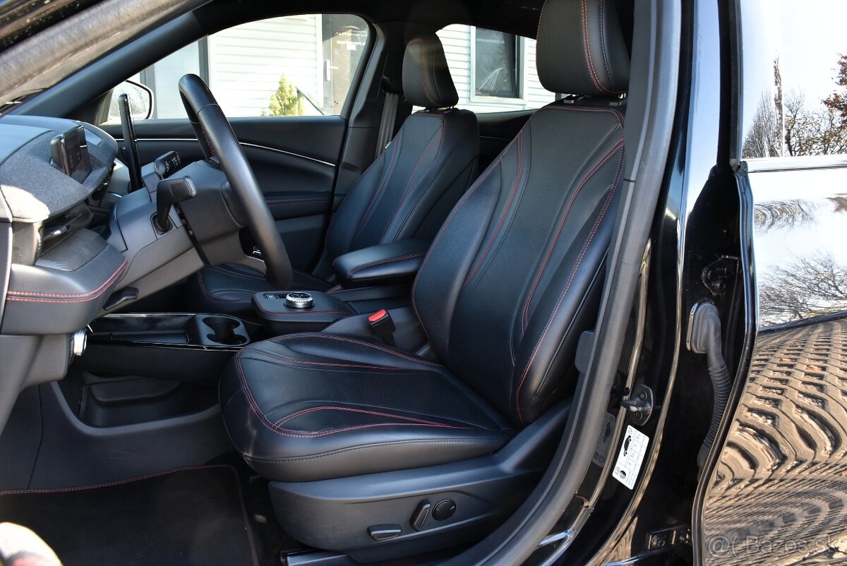 Ford Mustang Mach-E 98,7 kWh EXTENDED_RANGE 371 KONÍ 4X4 DPH - 8