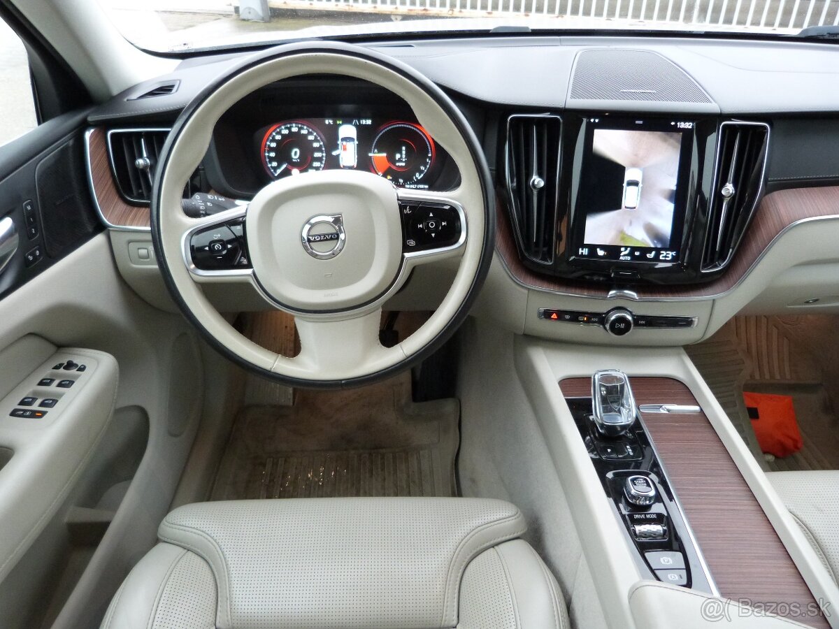 Volvo XC60 T8 Twin Engine Inscription eAWD A/T - 8