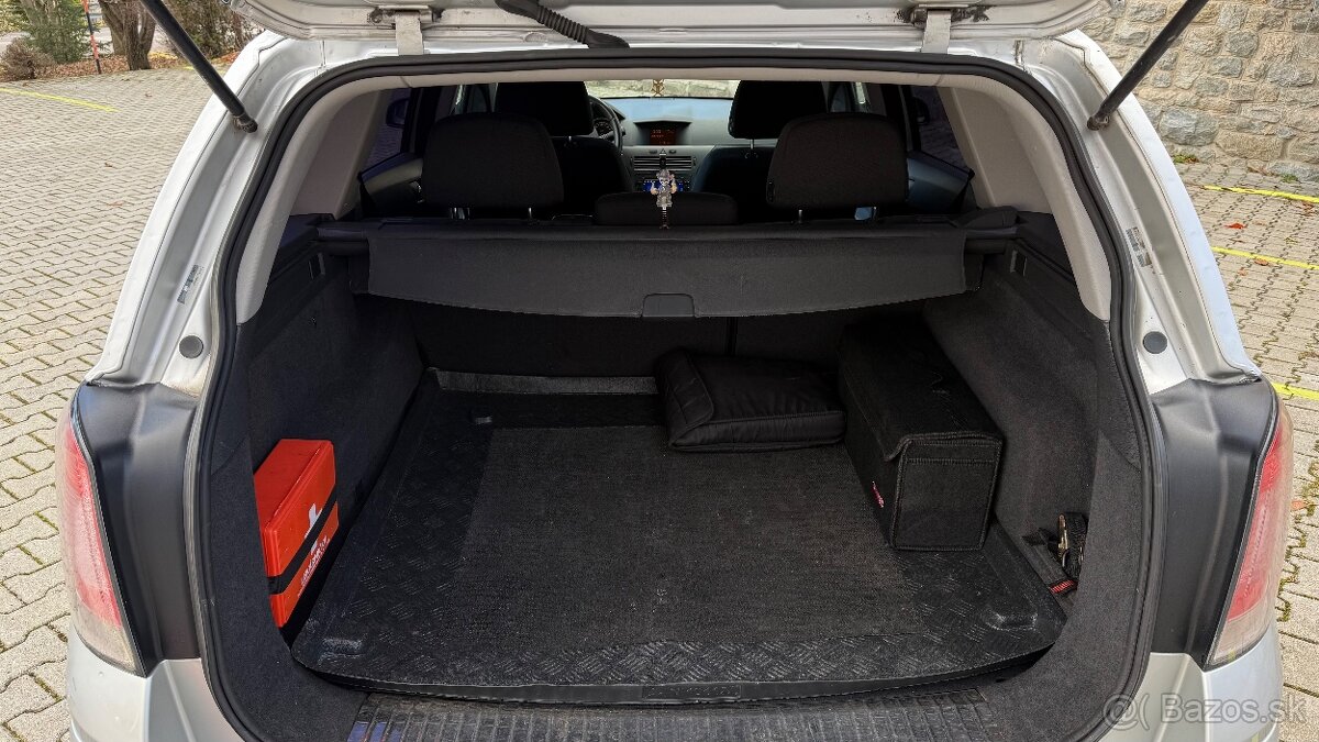 Opel Astra H Combi - 8