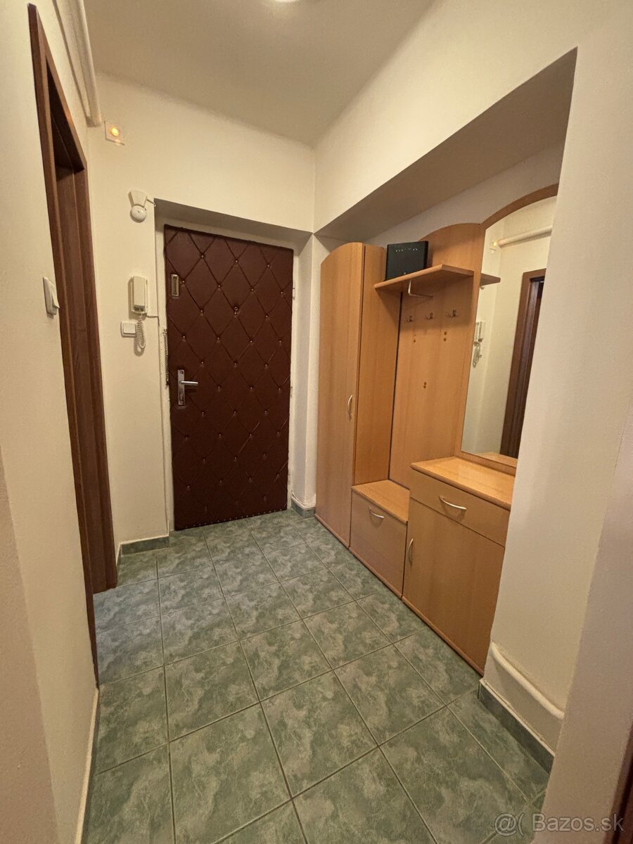 Na predaj ponúkame 2 - izbový byt v HC - 8