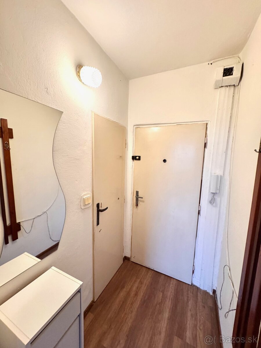 Predaj - útulný 1-izbový byt vo výbornej lokalite – N. Zámky - 8
