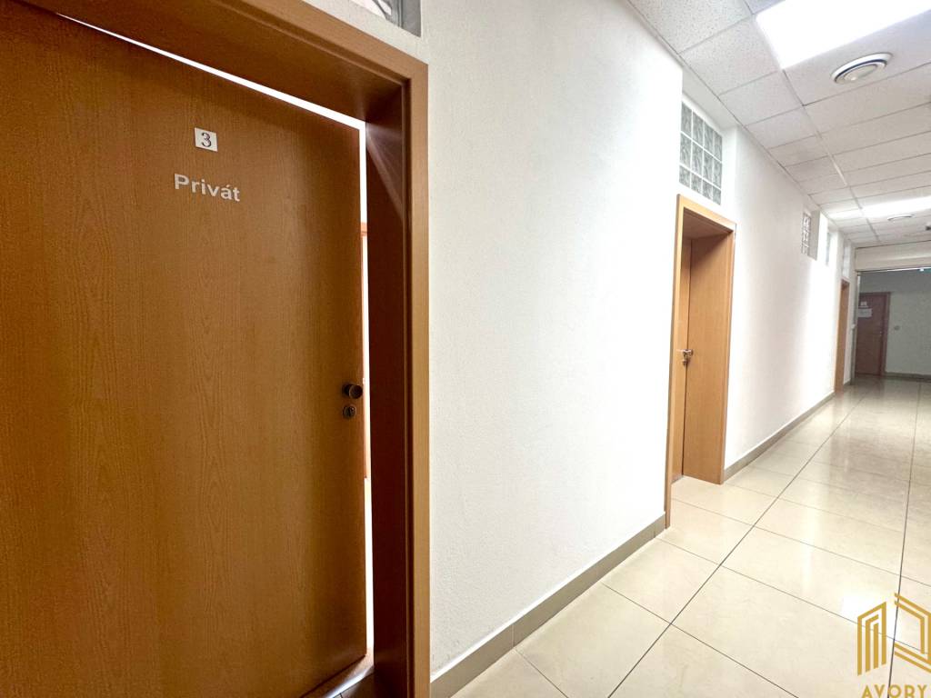 NA PRENÁJOM PRIESTORY PRE AMBULANCIU LEKÁRA, SENICA - 8