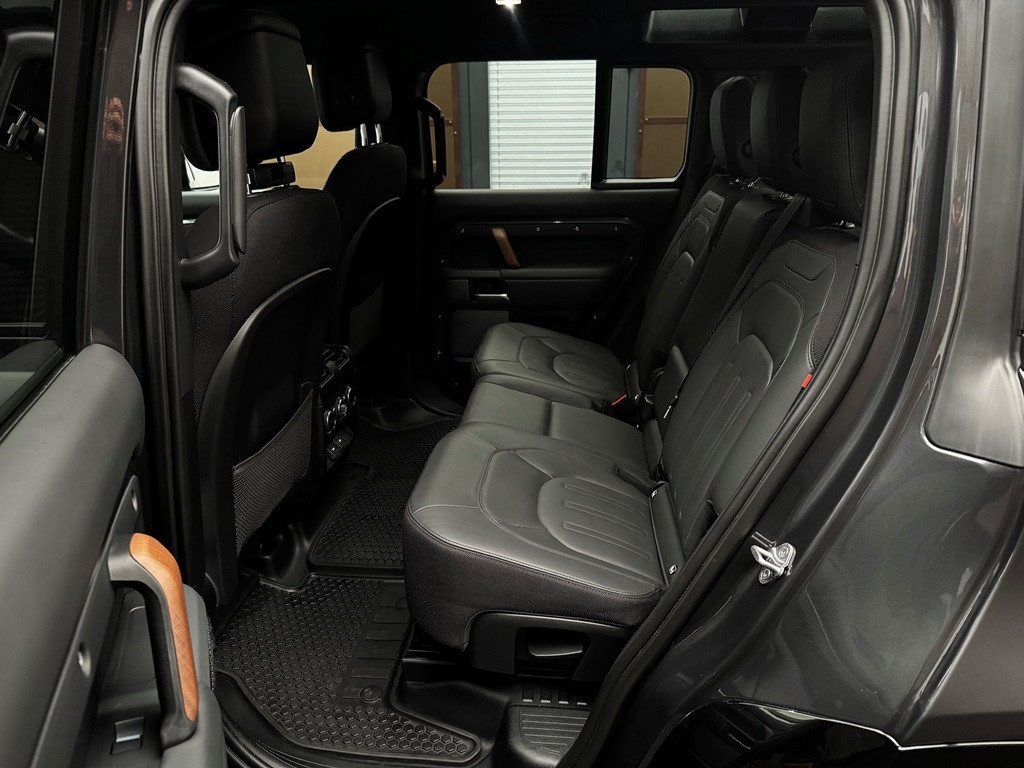 Land Rover Defender 110 D300 X-DYNAMIC HSE AWD/ Záruka / DPH - 8