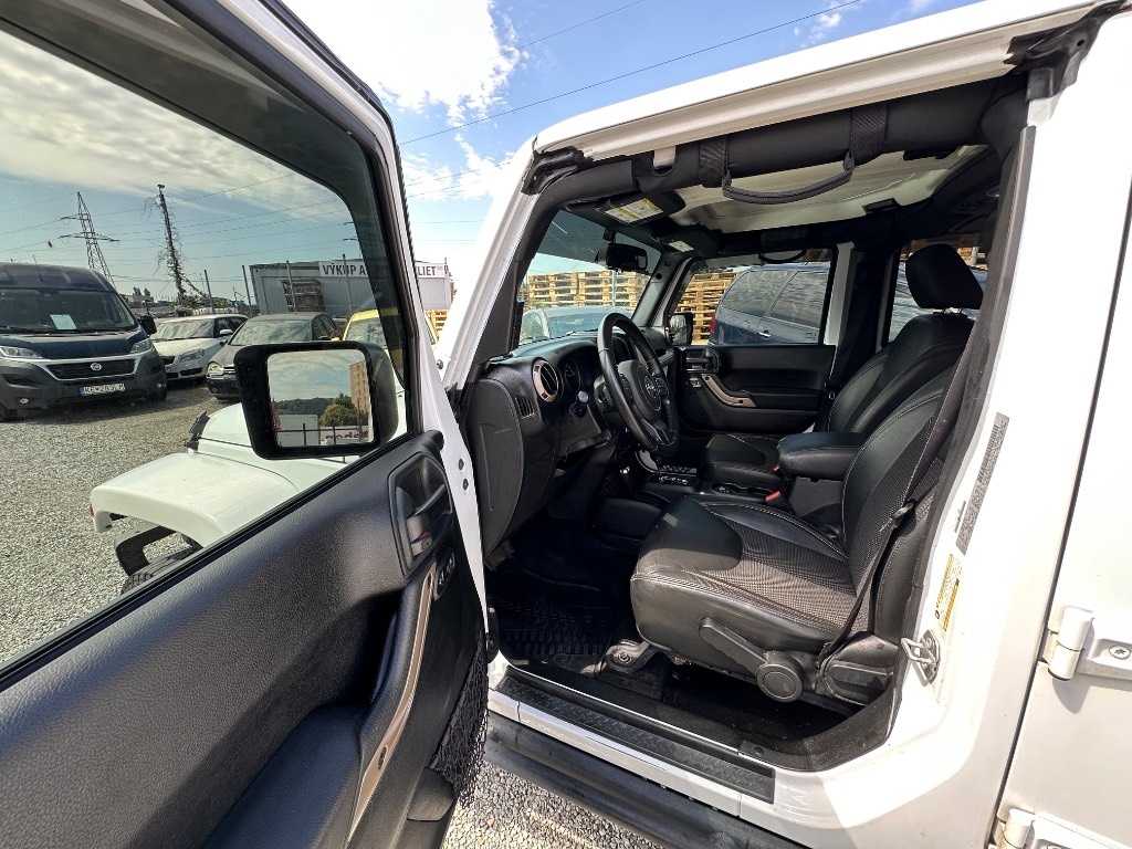 Jeep Wrangler Unlimited 75 Years Edition a/T - 8