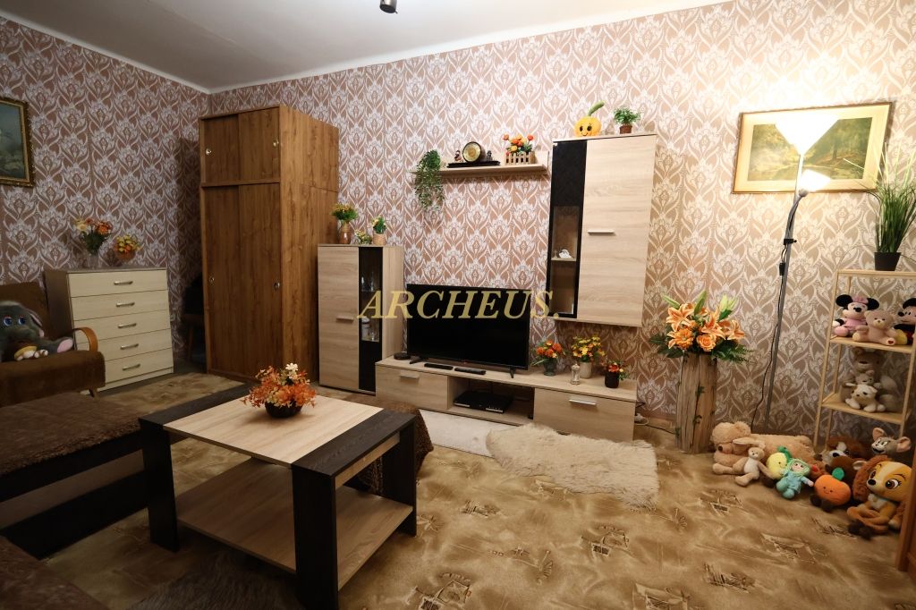 Veľký 2-izbový byt v pôvodnom stave na prerábku - 8