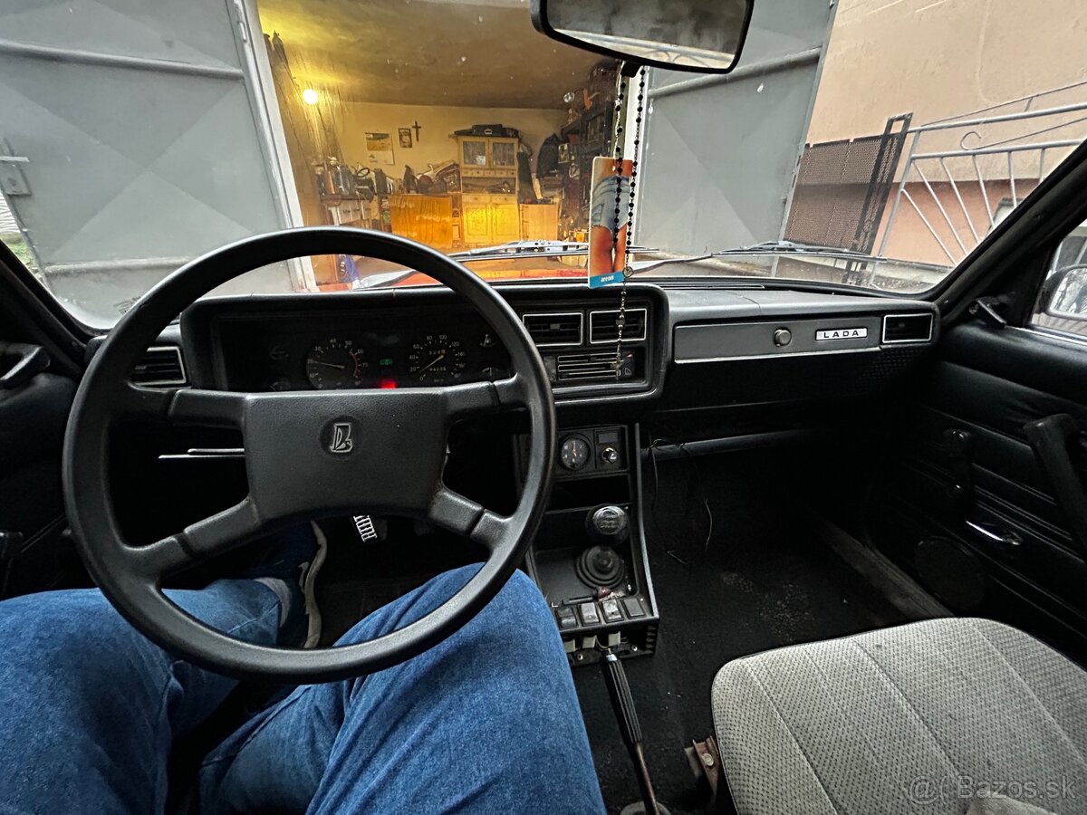 LADA 2107 - 8