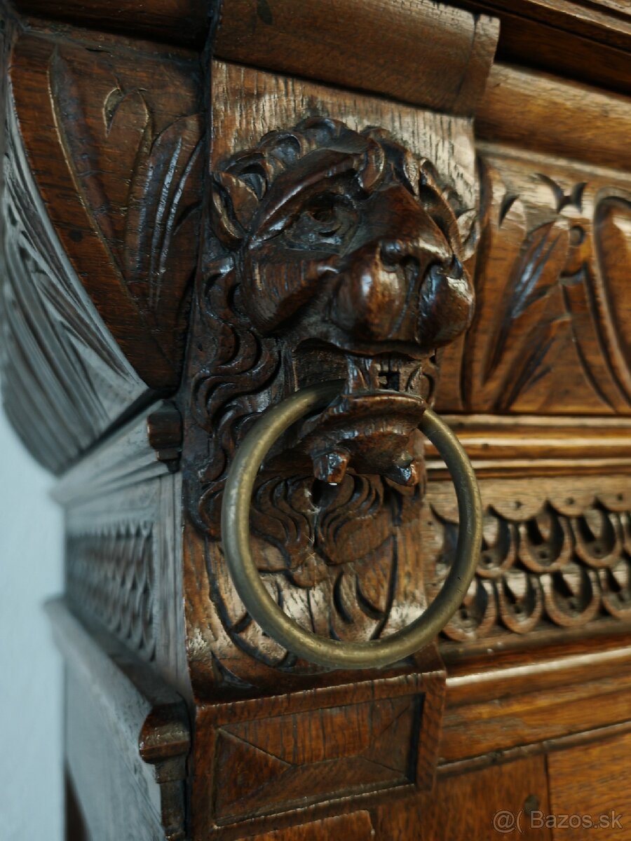 Vitrína / Knižnica - 8