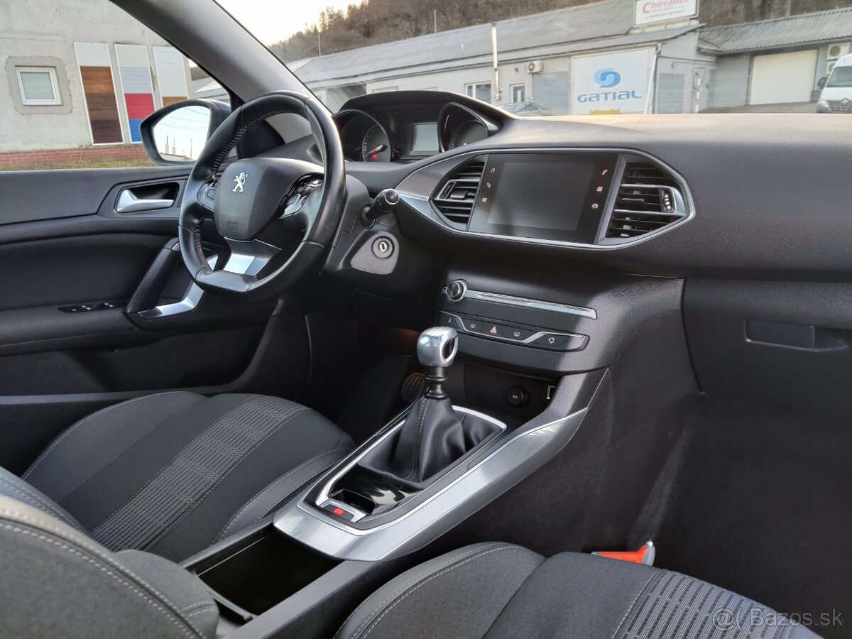 Peugeot 308 - 8