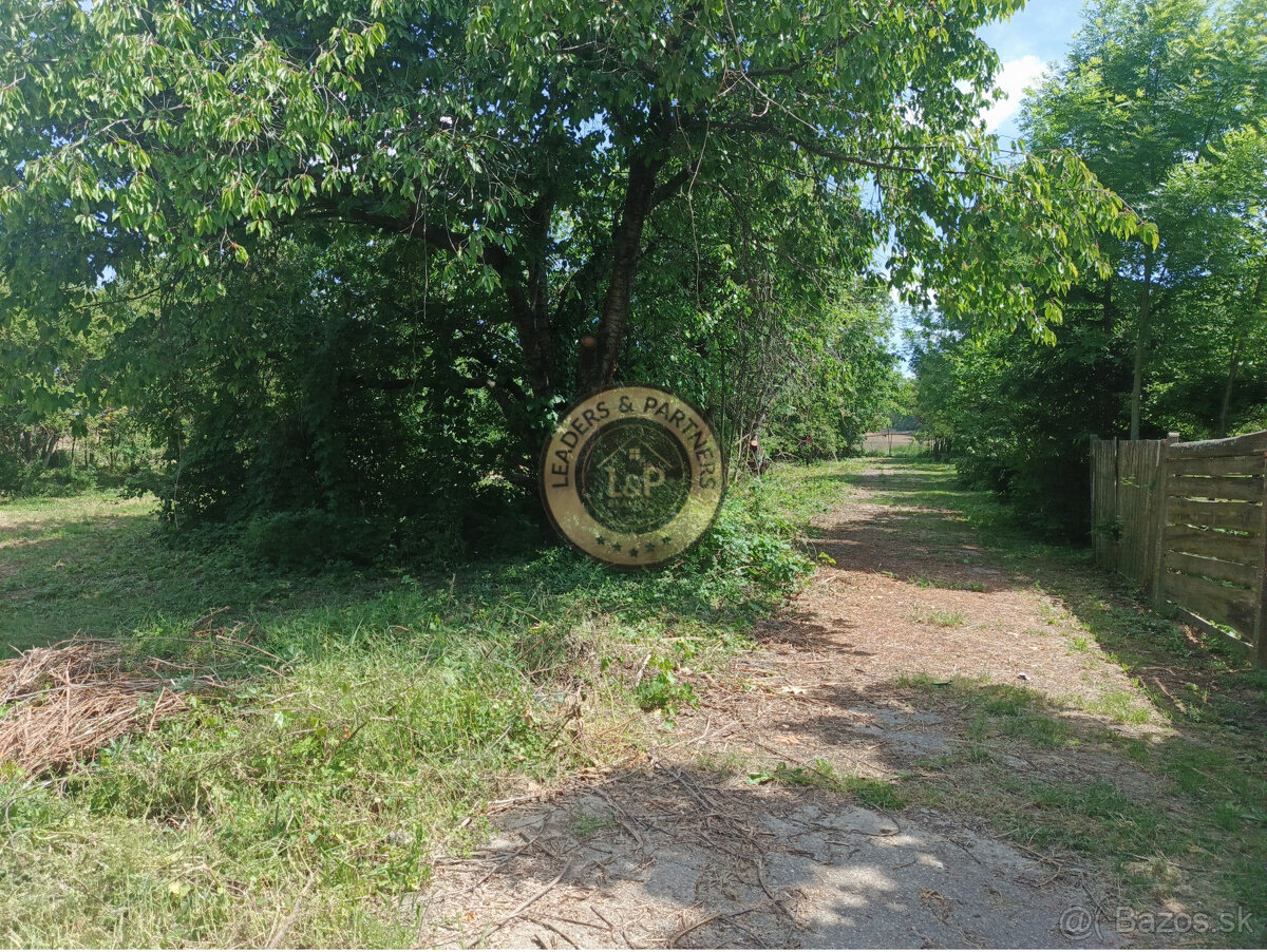 Pozemok na výstavbu RD v obci Čeľadice 3486m2 - 8