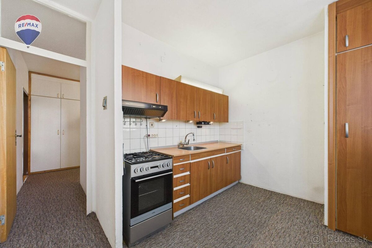 TOP PREDAJ - 3-izb. byt - SKVELÁ DISPOZÍCIA - NA REKONŠTRUKC - 8