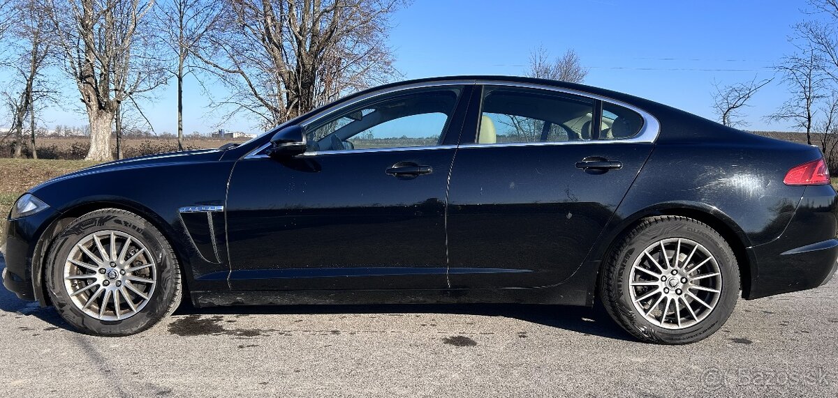 Jaguár XF 3,0d, V6, 177KW - 8