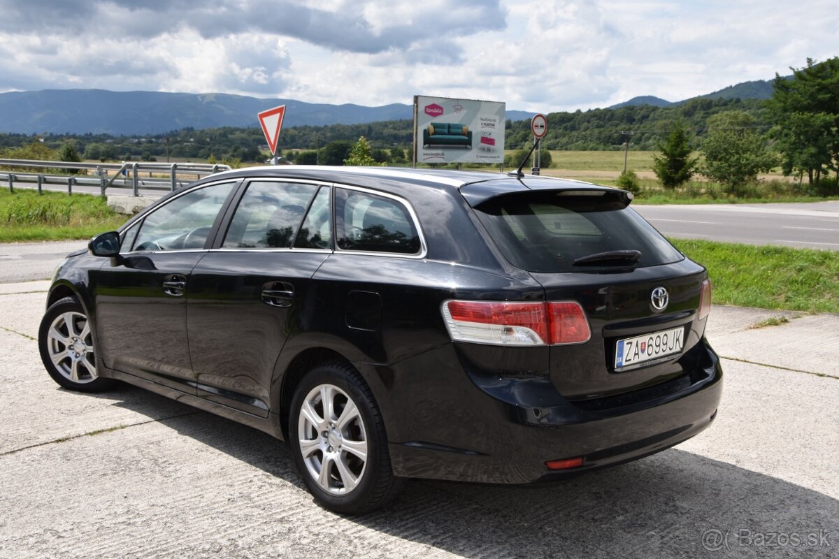 Toyota Avensis Combi - 8