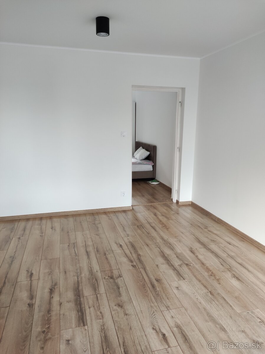 Prenájom priestorov na kancelárie a služby - 8