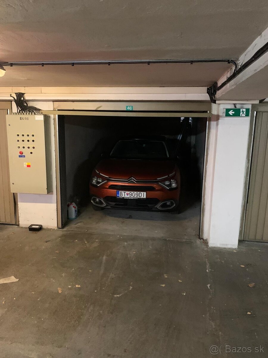 Predám podzemnú garáž s bránou - vykurovanú - 8