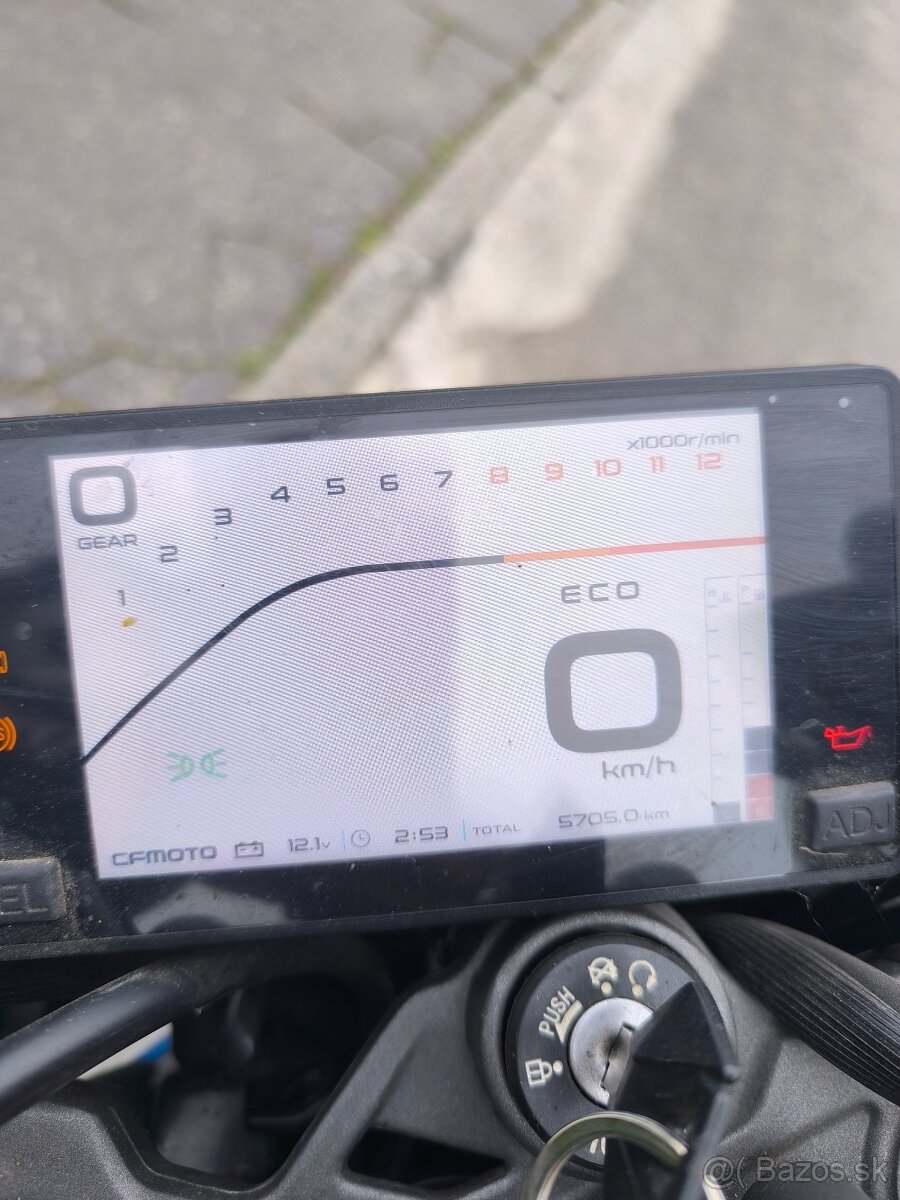CF Moto 650 NK - 8