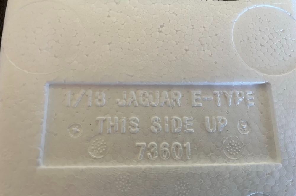 Predám Jaguár E-type model 1:18 - Autoart Limited - 8