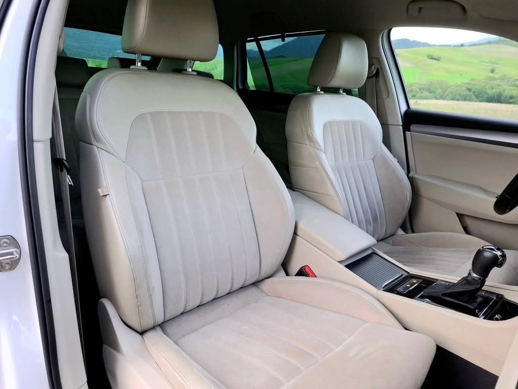 Superb Combi 2,0 TDI Style 110kW Alcantara - 8