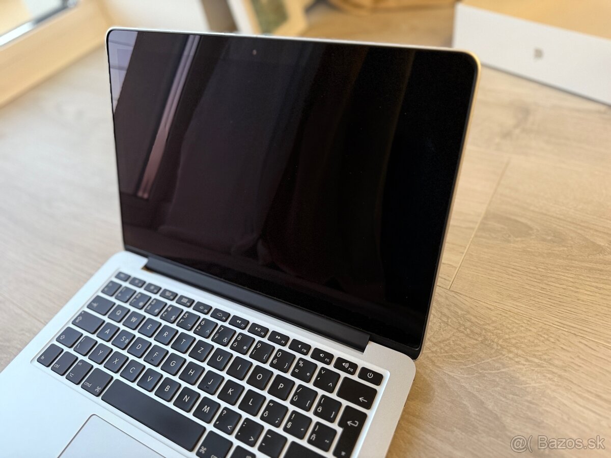MacBook Pro 13” Retina (Early 2015) – i7 / 16 GB RAM - 8