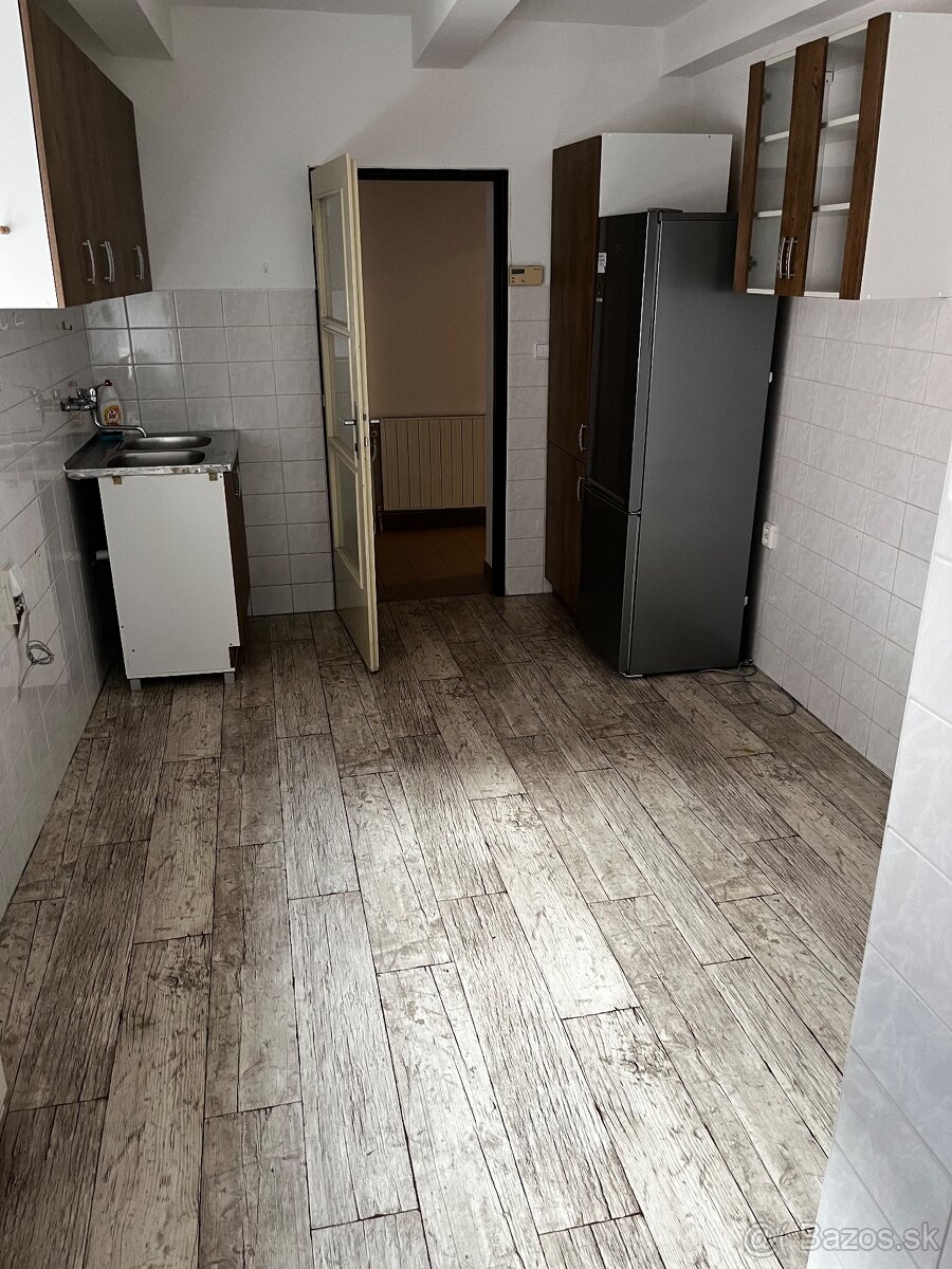 Domček v centre ZA - 8