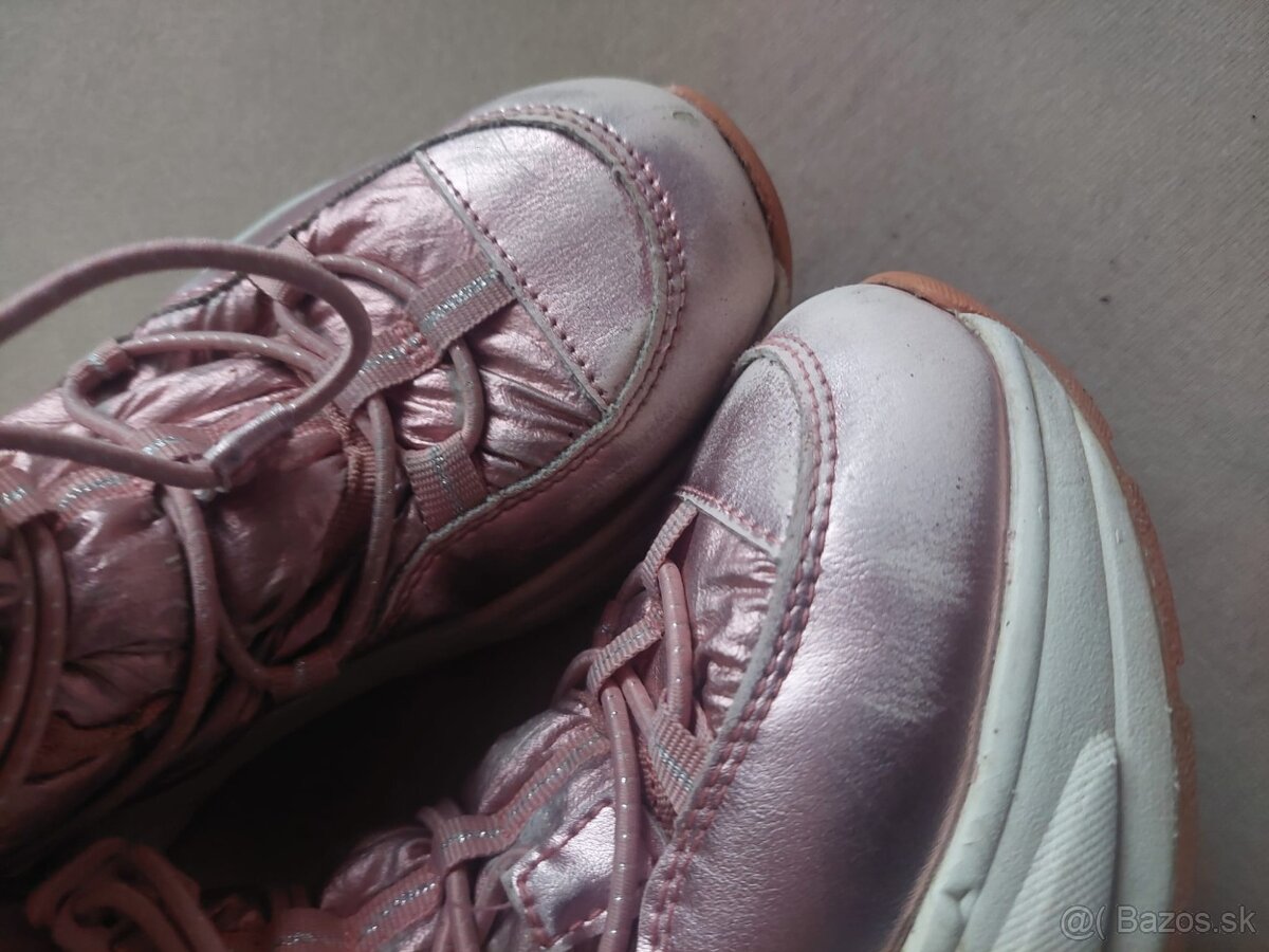 Snehule značky Reserved - 8