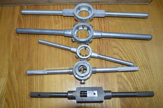 predam drevenu skrinku plnu zavitnikov - 8