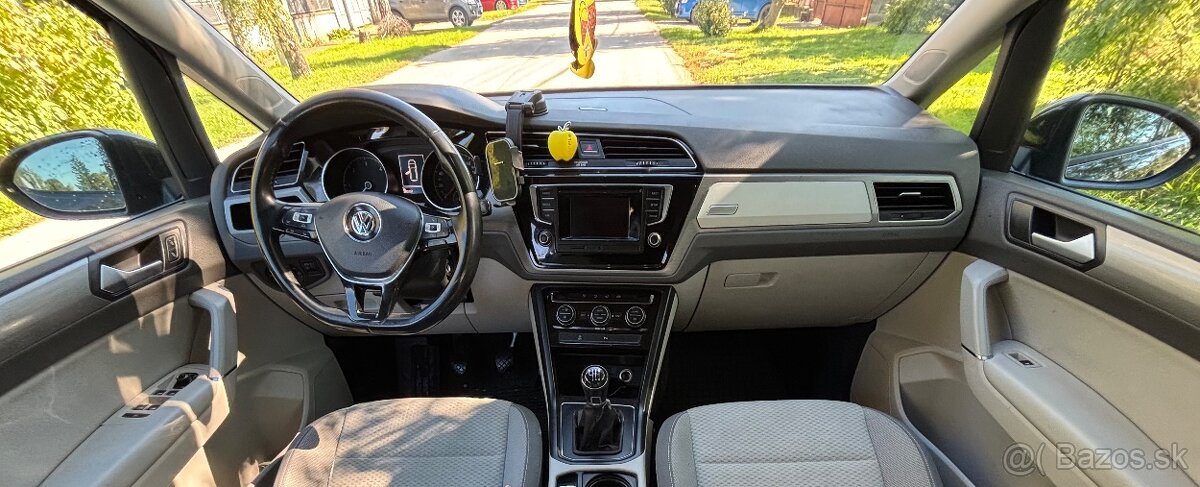 Volkswagen Touran - 8