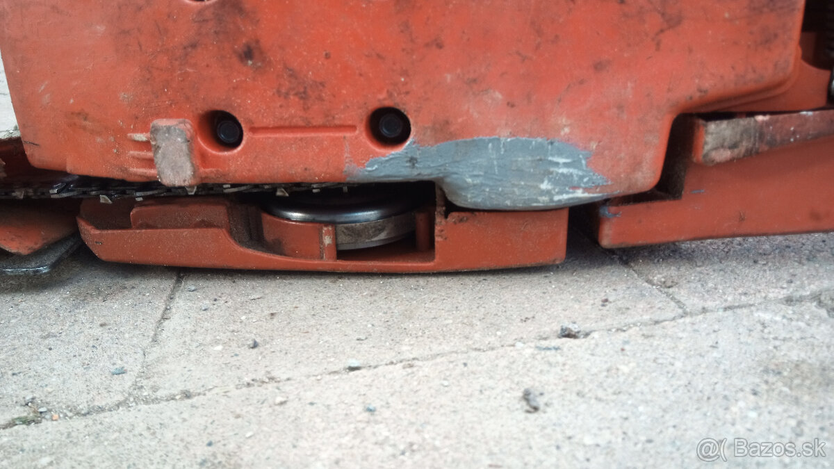 Husqvarna 40 motorová pila - 8