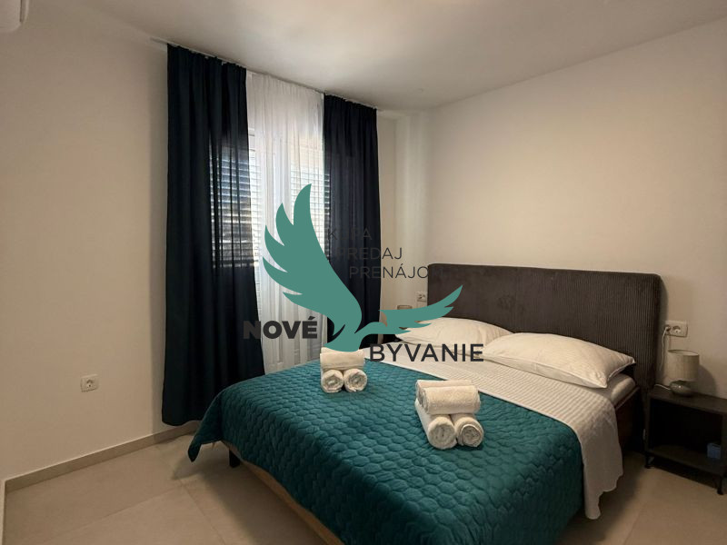 Zariadený apartmán s výhľadom na more len 300m od mora - 8