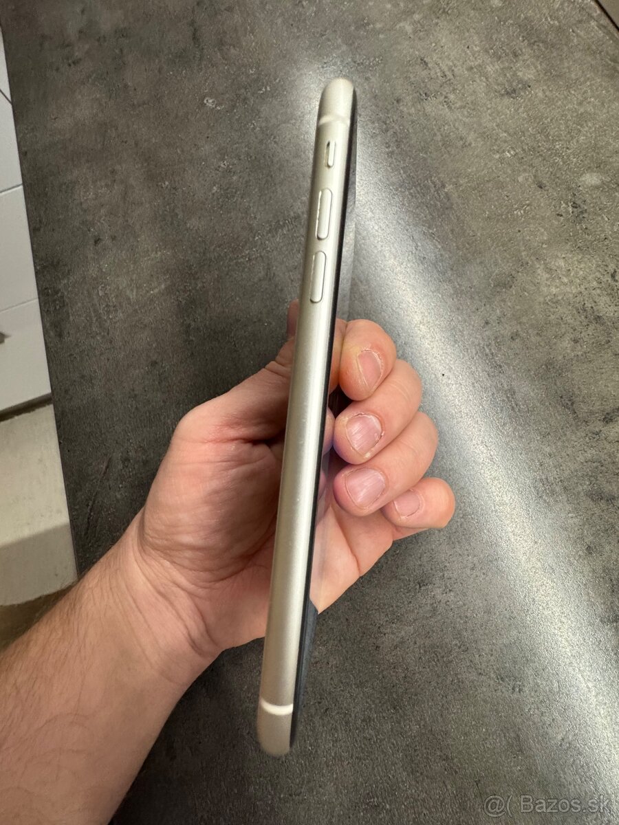 Predam Iphone 11 64gb ako novy - 8