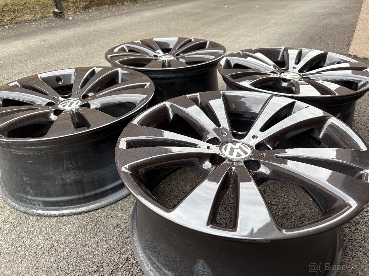 ZRENOVOVANE orig. VW R18 Chicago - 8