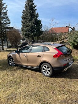 Predám Volvo V40 CC D2 A/T 1,6/84kW - 8