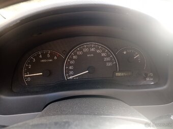 Toyota Avensis Verso - 8
