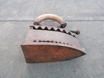 Predám starožitná žehlička - 8