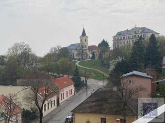 NA PREDAJ 3 IZBOVÝ BYT S VÝHĽADOM NA NITRU, GARÁŽ, BALKÓNY - 8