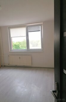 1-izbový byt s balkónom, IHNEĎ VOĽNÝ - 8